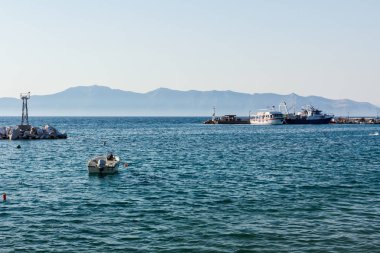 Taş gemi için koruma olarak yapay resif içinde yığılmış yığını