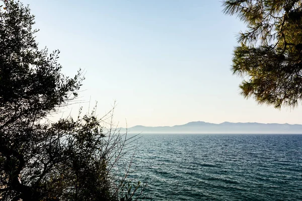 Uzakta seashore siluet Adaları