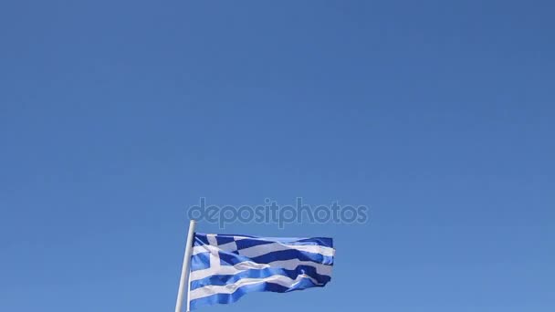 Vlag van Griekenland het fladdert op de wind. — Stockvideo