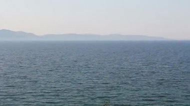 Arka planda Adaları ile açık deniz manzara