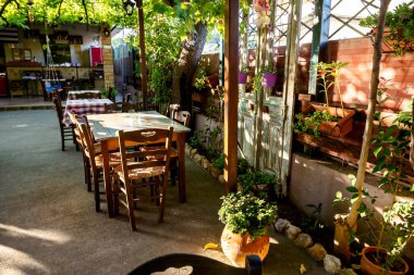 Dış geleneksel lokali restoran sabahın erken saatlerinde 