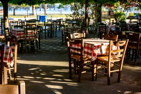 Temprano en la mañana en el restaurante tradicional de taberna — Foto de Stock