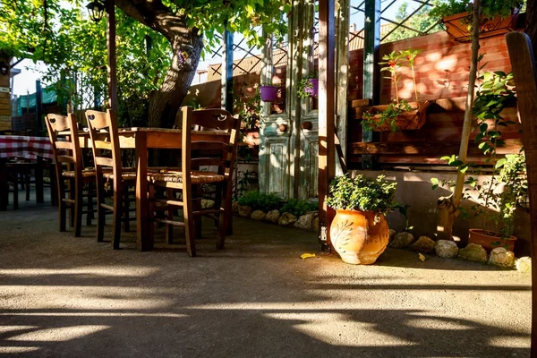 Temprano en la mañana en el restaurante tradicional de taberna — Foto de Stock