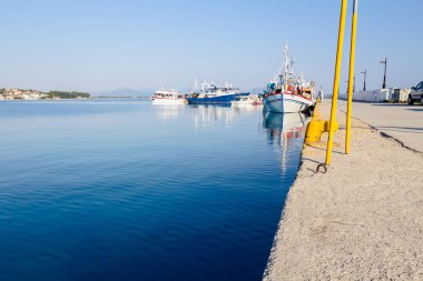 Tekne balık tutmak için ekipmanlar ile ipler için iskele, w ile bağlı
