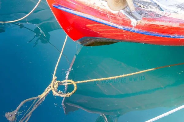 La cuerda flota en el agua del mar —  Fotos de Stock