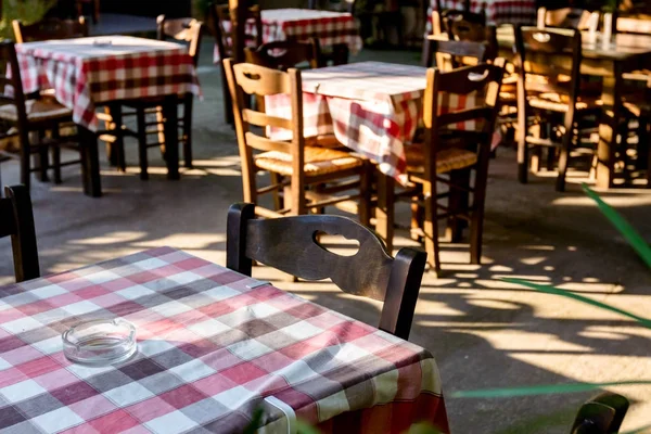 Temprano en la mañana en el restaurante tradicional de taberna — Foto de Stock