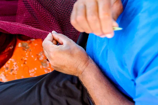 Fisherman is fixing the fish net — Stock Photo, Image