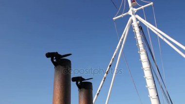 Geminin egzoz borusu metal kapaklı 
