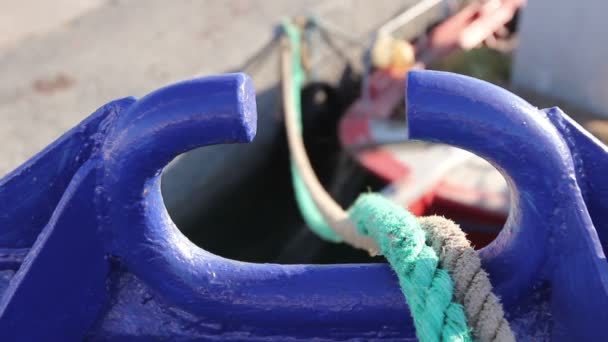 Vue sur les cordes pour la fixation du quai .