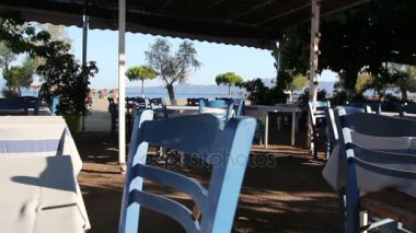 Sabah erken geleneksel renkli lokali restoran plaj tarafından