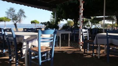 Sabah erken geleneksel renkli lokali restoran plaj tarafından
