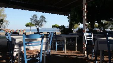 Sabah erken geleneksel renkli lokali restoran plaj tarafından