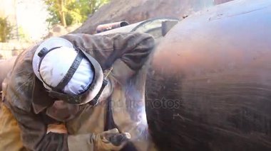 İçinde hendek çalışma sert, ark boru hattı kaynak pipelinewelder kaynak kadar Kaynakçı görünümdür.