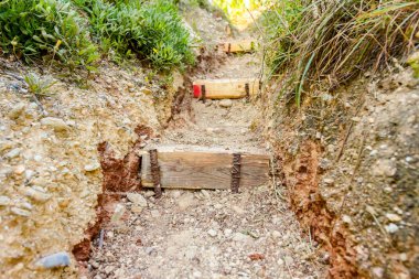Üst katta geçişiyle kayayı Plajı'na 
