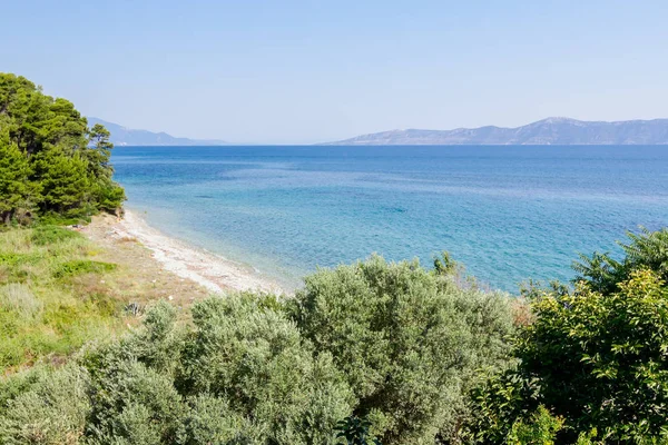 Landscape of bay with open sea and islands in background — Stock Photo, Image