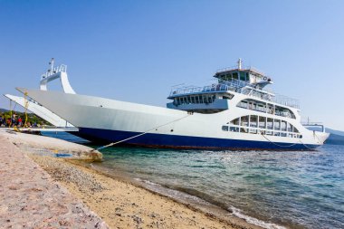 Feribot bağlı dock için iple marina