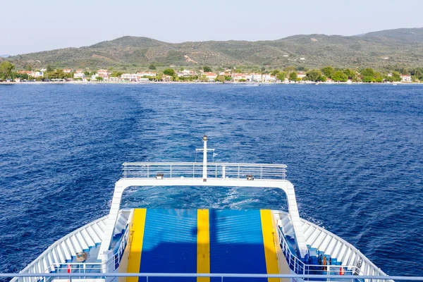 Pista del transbordador en el mar azul —  Fotos de Stock