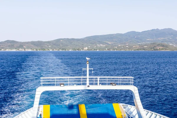 Pista del transbordador en el mar azul —  Fotos de Stock