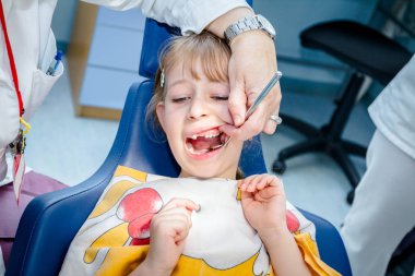 Okul öncesi Çocuk dişçi ofisinde