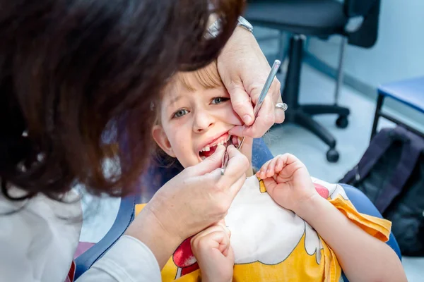 Okul öncesi Çocuk dişçi ofisinde