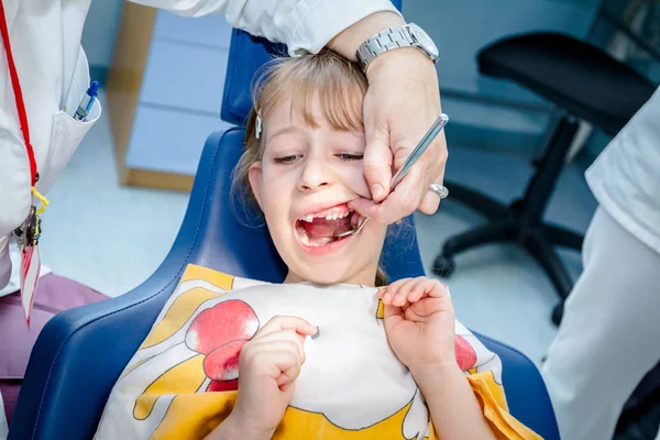 Okul öncesi Çocuk dişçi ofisinde