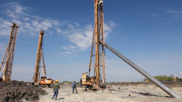 Zrenjanin Vojvodina Serbia April 2015 Workers Moving Pile Driving Machine — Stock Video