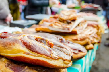 Satış Füme pastırma, durak, semt pazarı üzerinde et