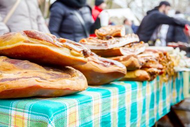 Satış Füme pastırma, durak, semt pazarı üzerinde et