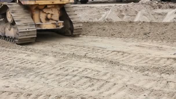 Crawlers Spår Bulldozer Maskin Utjämning Byggarbetsplats Nära Håll Syn Bulldozer — Stockvideo