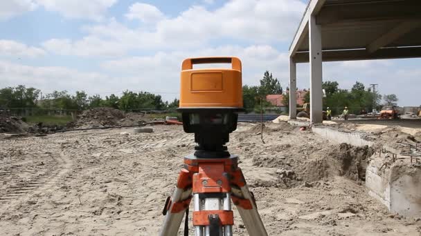 Moderne Apparaat Maakt Metingen Met Rode Laser Niveau Gereedschap Rode — Stockvideo