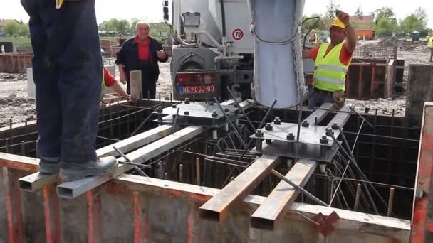 Zrenjanin Vojvodina Serbia Abril 2015 Los Trabajadores Obra Están Vertiendo — Vídeos de Stock