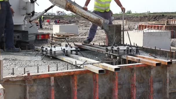 Zrenjanin Vojvodina Serbia Abril 2015 Los Trabajadores Obra Están Vertiendo — Vídeos de Stock