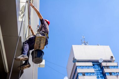 Endüstriyel dağcı yıkama, modern bir ofis Cephe Temizlik
