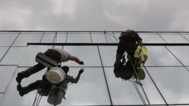 Endüstriyel dağcılar silikon windows arasında eklem üzerinde uygulamaktayız. Endüstriyel dağcılar silikon kauçuk dönemde binanın cam cephe arasında için başvuruyorsanız.