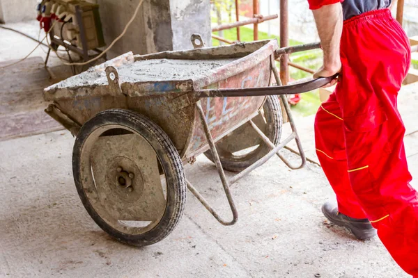 Worker is pushing industrial tipping wheelbarrow — Stock Photo, Image