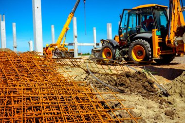 Paslı güçlendiren kafes, armatür geçici olarak yığılmış yığını