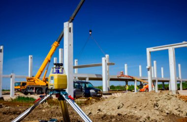 Modern cihaz lazer ile topografik ölçümler yapar, toplam c