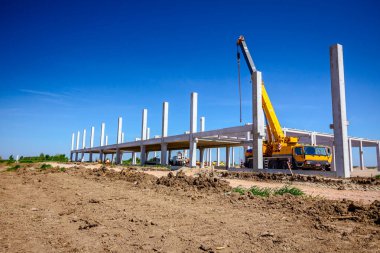 Şantiyede görünüm, bitmemiş beton yapı