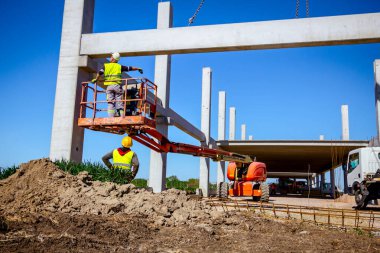 Patron denetimde, inşaat yerinde kontrol işleri