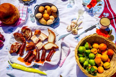 Geleneksel yemek, hasat zamanı açık kahvaltı..