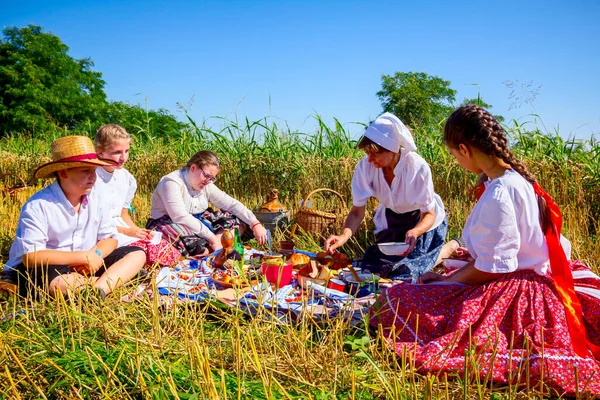 Muzlja Vojvodina Servië Juli 2019 Kinderen Ontbijten Picknick Bij Xxxvi — Stockfoto