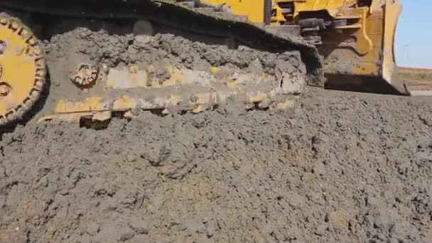 Närbild Bulldozer Underrede Tryck Sand Byggarbetsplatsen — Stockvideo