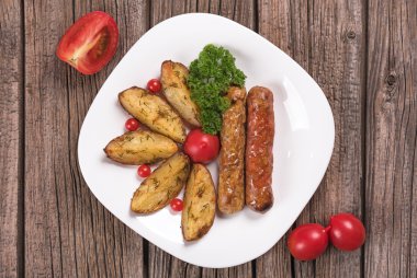 Lezzetli ızgara sosisler 