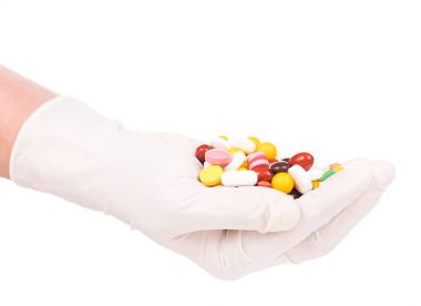 Kadın doktor el