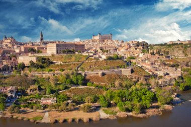 Toledo, İspanya eski kasaba cityscape Alcazar de