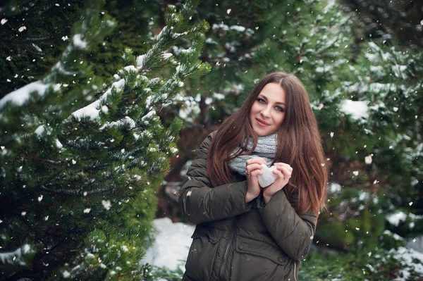 Vackra Glada Kvinna Porträtt Stad Leende Flicka Juletid — Stockfoto