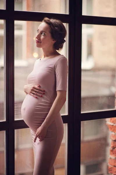 Έγκυος Ευτυχισμένη Γυναίκα Αγγίζει Την Κοιλιά Της Έγκυος Μέσης Ηλικίας — Φωτογραφία Αρχείου