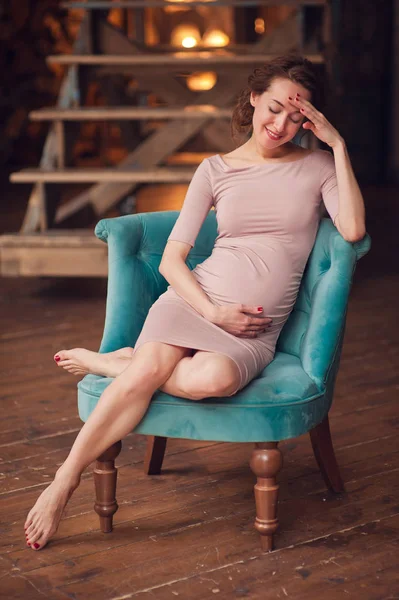 Zwangere Gelukkige Vrouw Die Haar Buik Aanraakt Zwangere Middelbare Leeftijd Stockfoto
