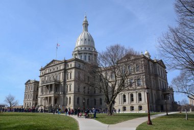 Lansing capitol yan görünüm