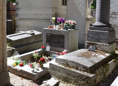 Jim Morrison Pere Lachaise Mezarlığı, Paris, kaldırıldı olarak işaretleme